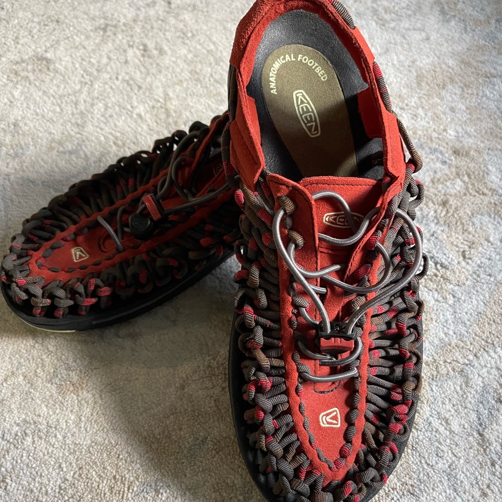 Keen Sandals Mens 8.5 M Uneek Stripe Two Cord Sports Slingback 1014618 Red Flats